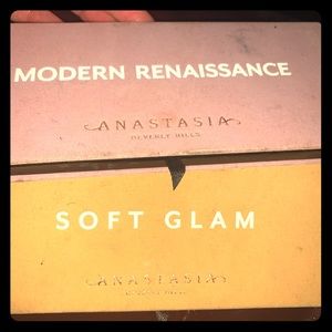 Anastasia 2 pallet collection